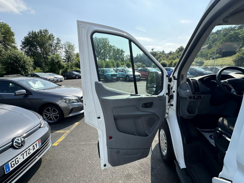 Photo 28 de l'offre de FORD TRANSIT 2.2 TDCI - 125 L2H2 AMBIENTE TVA RECUPERABLE   CLIM   ATTELAGE à 14990€ chez Triplo auto