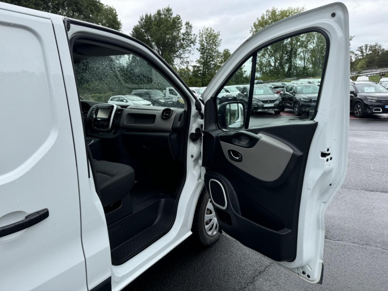 Photo 12 de l'offre de RENAULT TRAFIC 1200 KG 1.6 DCI - 120 GRAND CONFORT L2H1 GPS   CLIM à 15990€ chez Triplo auto