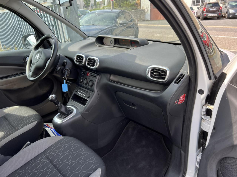 Photo 34 de l'offre de CITROEN C3 PICASSO 1.4 VTI - 95 CONFORT CLIM   RADAR AR à 10990€ chez Triplo auto