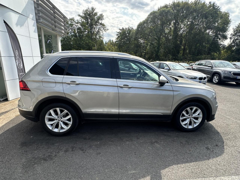 Photo 8 de l'offre de VOLKSWAGEN TIGUAN 2.0 16V TDI BLUEMOTION - 150 - BV DSG7 CARAT TOIT OUVRANT   GPS   CAMERA AR à 25490€ chez Triplo auto