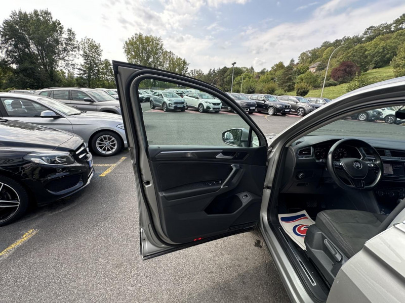 Photo 30 de l'offre de VOLKSWAGEN TIGUAN 2.0 16V TDI BLUEMOTION - 150 - BV DSG7 CARAT TOIT OUVRANT   GPS   CAMERA AR à 25490€ chez Triplo auto