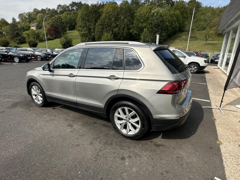 Photo 5 de l'offre de VOLKSWAGEN TIGUAN 2.0 16V TDI BLUEMOTION - 150 - BV DSG7 CARAT TOIT OUVRANT   GPS   CAMERA AR à 25490€ chez Triplo auto