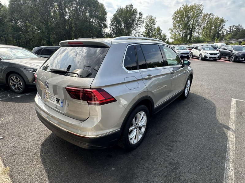 Photo 7 de l'offre de VOLKSWAGEN TIGUAN 2.0 16V TDI BLUEMOTION - 150 - BV DSG7 CARAT TOIT OUVRANT   GPS   CAMERA AR à 25490€ chez Triplo auto