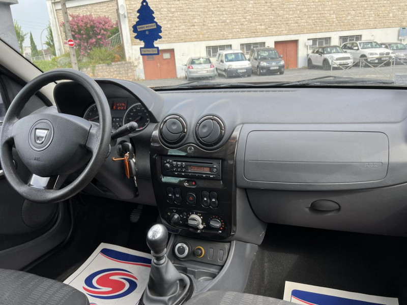 Photo 40 de l'offre de DACIA DUSTER 1.5 DCI FAP - 110 4X4 PRESTIGE CLIM   ATTELAGE à 12990€ chez Triplo auto