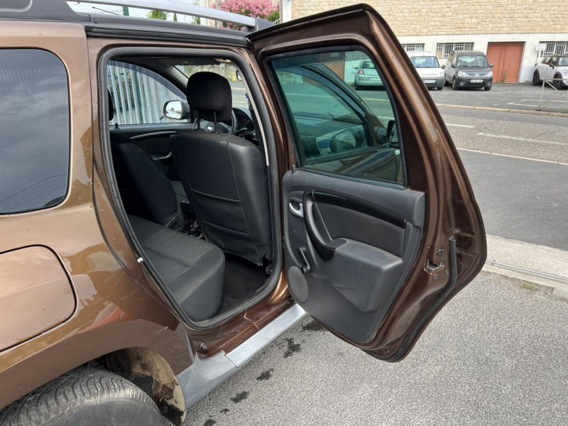 Photo 29 de l'offre de DACIA DUSTER 1.5 DCI FAP - 110 4X4 PRESTIGE CLIM   ATTELAGE à 12990€ chez Triplo auto