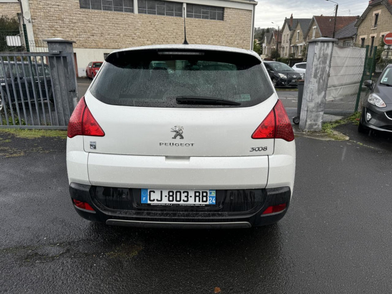 Photo 4 de l'offre de PEUGEOT 3008 HYBRID4 2.0 HDI FAP - 163 BVA   ELECTRIC 37CH HYBRID4 GPS   RADAR AR   TOIT PANORAMIQUE à 9990€ chez Triplo auto