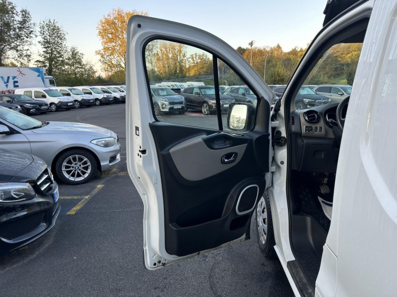 Photo 24 de l'offre de RENAULT TRAFIC L1H1 1000 KG 1.6 DCI - 95  FOURGON GRAND CONFORT BARRE DE TOIT   CLIM  à 16990€ chez Triplo auto