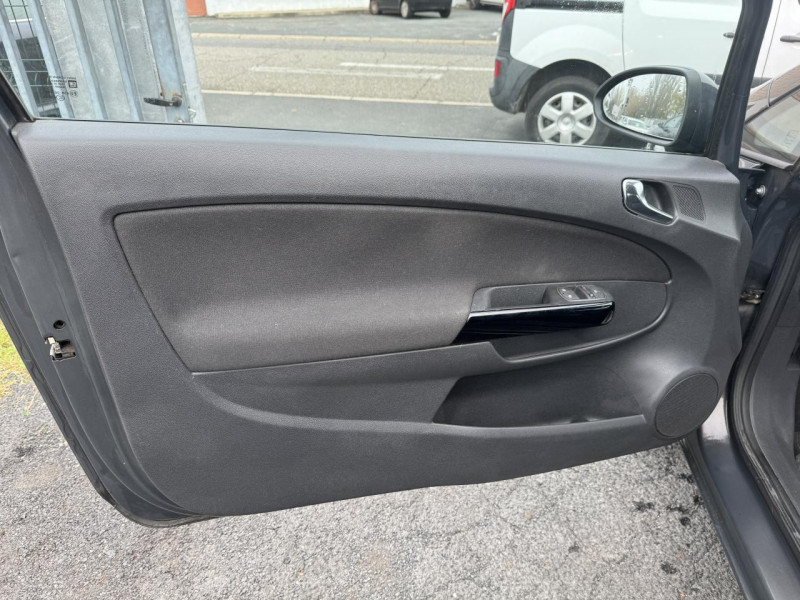 Photo 20 de l'offre de OPEL CORSA 1.2I - 85 TWINPORT GRAPHITE GPS   CLIM à 6990€ chez Triplo auto