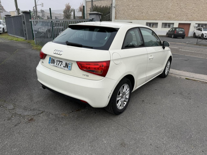 Photo 5 de l'offre de AUDI A1 1.2 TFSI - 86 S&S AMBIENTE   CLIM à 9990€ chez Triplo auto