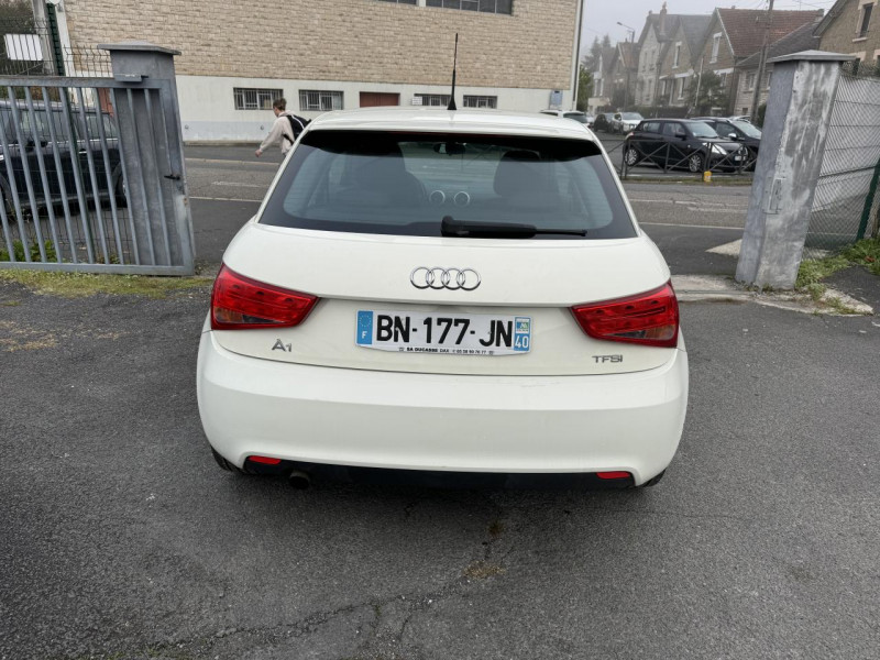 Photo 4 de l'offre de AUDI A1 1.2 TFSI - 86 S&S AMBIENTE   CLIM à 9990€ chez Triplo auto