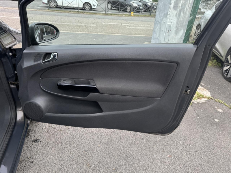 Photo 15 de l'offre de OPEL CORSA 1.2I - 85 TWINPORT GRAPHITE GPS   CLIM à 6990€ chez Triplo auto