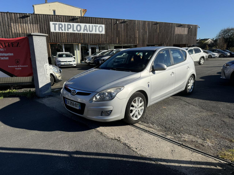 Hyundai I30 1.6 CRDI - 115 CLIM   RADAR AR   ATTELAGE DIESEL GRIS FONCE Occasion à vendre