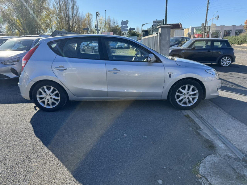 Photo 6 de l'offre de HYUNDAI I30 1.6 CRDI - 115 CLIM   RADAR AR   ATTELAGE à 5990€ chez Triplo auto