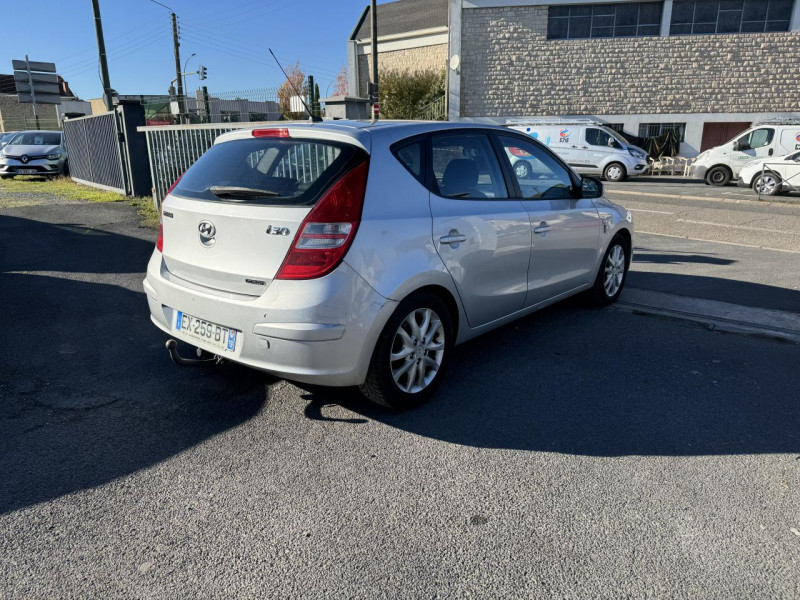 Photo 5 de l'offre de HYUNDAI I30 1.6 CRDI - 115 CLIM   RADAR AR   ATTELAGE à 5990€ chez Triplo auto