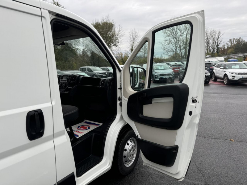 Photo 12 de l'offre de PEUGEOT BOXER PREMIUM 333 L1H1 2.0 BLUEHDI - 110   CLIM à 14990€ chez Triplo auto