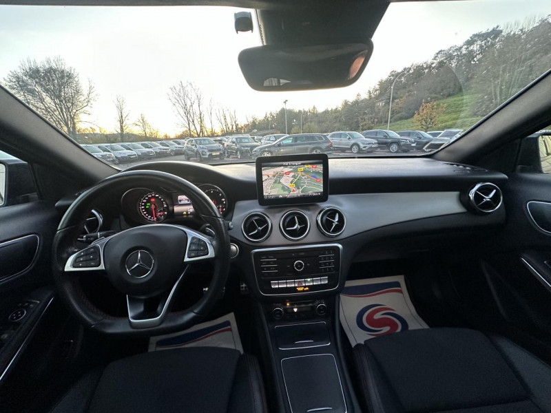 Photo 19 de l'offre de MERCEDES-BENZ GLA 220 D - BV 7G-DCT  FASCINATION TOIT OUVRANT   GPS   CAMERA AR à 23990€ chez Triplo auto