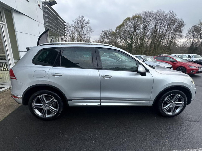 Photo 8 de l'offre de VOLKSWAGEN TOUAREG 3.0 V6 TDI BLUEMOTION - 262 - BV TIPTRONIC  R-LINE 4MOTION GPS   CAMERA AR   TOIT O à 30990€ chez Triplo auto