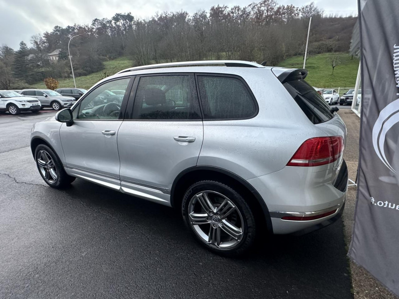 Photo 5 de l'offre de VOLKSWAGEN TOUAREG 3.0 V6 TDI BLUEMOTION - 262 - BV TIPTRONIC  R-LINE 4MOTION GPS   CAMERA AR   TOIT O à 30990€ chez Triplo auto