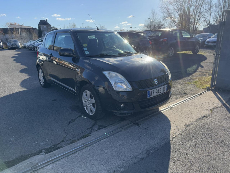 Photo 7 de l'offre de SUZUKI SWIFT 1.3I  GLX   CLIM à 4990€ chez Triplo auto