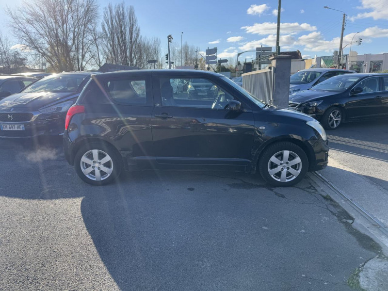 Photo 6 de l'offre de SUZUKI SWIFT 1.3I  GLX   CLIM à 4990€ chez Triplo auto