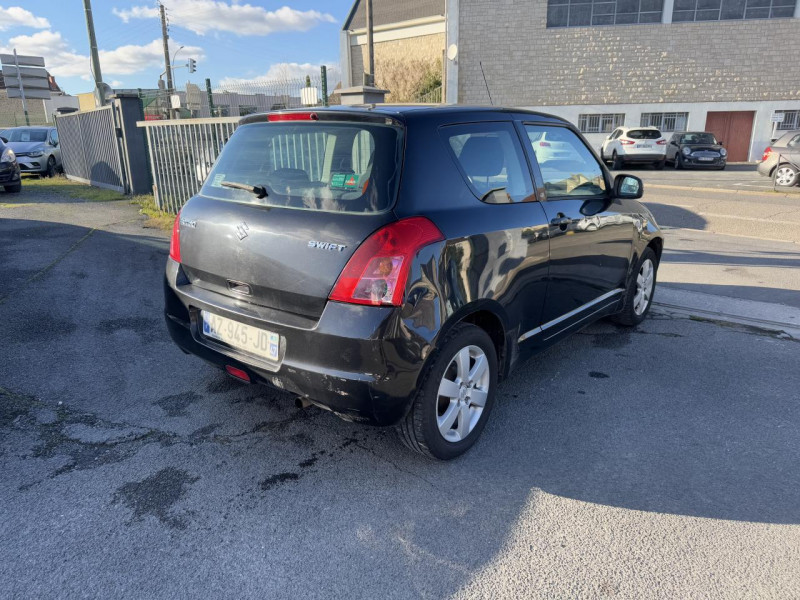 Photo 5 de l'offre de SUZUKI SWIFT 1.3I  GLX   CLIM à 4990€ chez Triplo auto