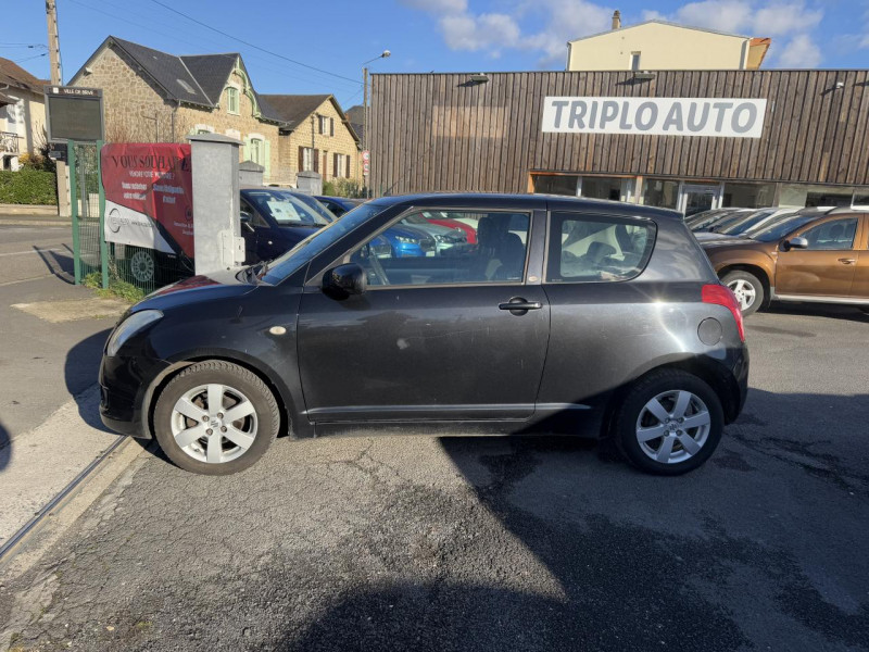 Photo 2 de l'offre de SUZUKI SWIFT 1.3I  GLX   CLIM à 4990€ chez Triplo auto