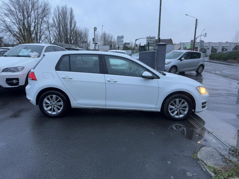 Photo 6 de l'offre de VOLKSWAGEN GOLF 1.6 TDI CR FAP BLUEMOTION - 105 BVA TRENDLINE   CLIM à 10990€ chez Triplo auto