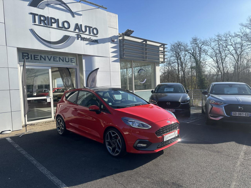 Ford FIESTA 1.5 ECOBOOST - 200 ST PREMIERE MAIN   SUIVI FORD   GPS   CAMERA AR   TOIT OUVRANT ESSENCE ROUGE CLAIR Occasion à vendre