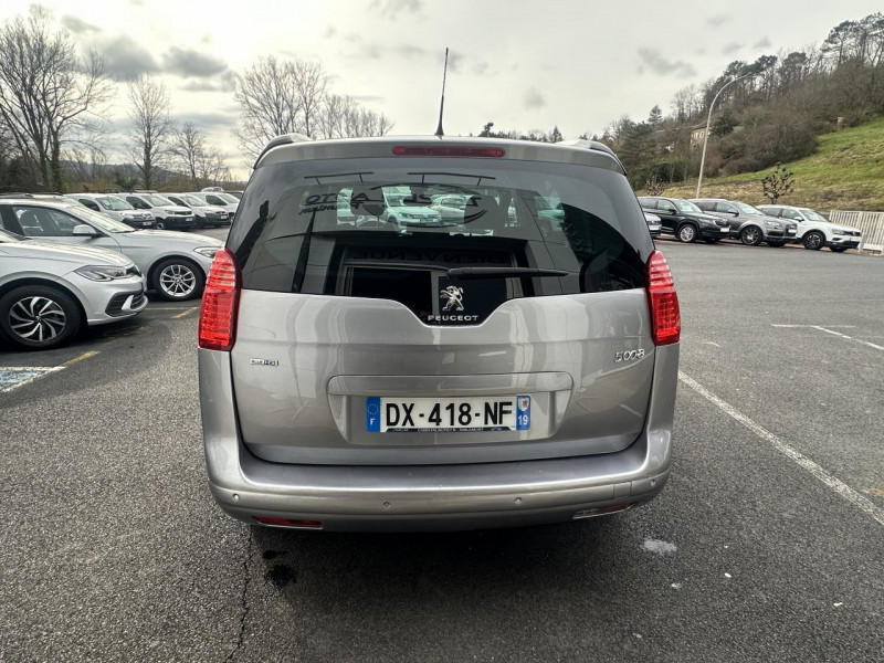 Photo 6 de l'offre de PEUGEOT 5008  1.6 HDI S&S - 120 - BV EAT6 - 5PL  ALLURE GPS   TOIT PANORAMIQUE   RADAR AR à 12990€ chez Triplo auto