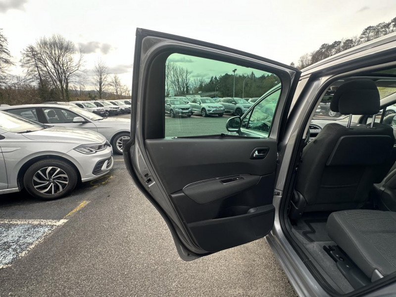 Photo 30 de l'offre de PEUGEOT 5008  1.6 HDI S&S - 120 - BV EAT6 - 5PL  ALLURE GPS   TOIT PANORAMIQUE   RADAR AR à 12990€ chez Triplo auto
