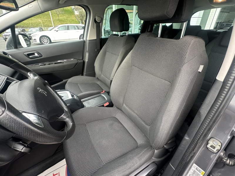 Photo 10 de l'offre de PEUGEOT 5008  1.6 HDI S&S - 120 - BV EAT6 - 5PL  ALLURE GPS   TOIT PANORAMIQUE   RADAR AR à 12990€ chez Triplo auto
