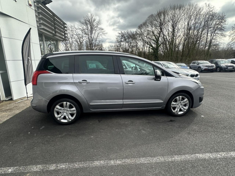 Photo 8 de l'offre de PEUGEOT 5008  1.6 HDI S&S - 120 - BV EAT6 - 5PL  ALLURE GPS   TOIT PANORAMIQUE   RADAR AR à 12990€ chez Triplo auto