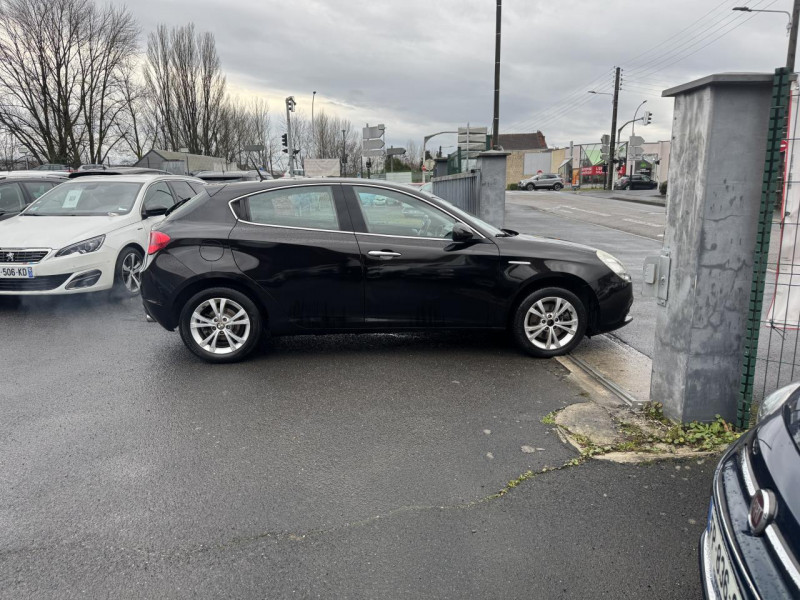 Photo 6 de l'offre de ALFA ROMEO GIULIETTA 2.0 JTDM - 140 S/S DISTINCTIVE CLIM   RADAR AR à 7490€ chez Triplo auto