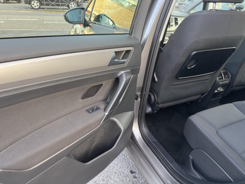 Photo 18 de l'offre de VOLKSWAGEN GOLF SPORTSVAN 1.4 TSI BLUEMOTION - 125 BVA CONFORTLINE GPS   RADAR AR   ATTELAGE à 12990€ chez Triplo auto