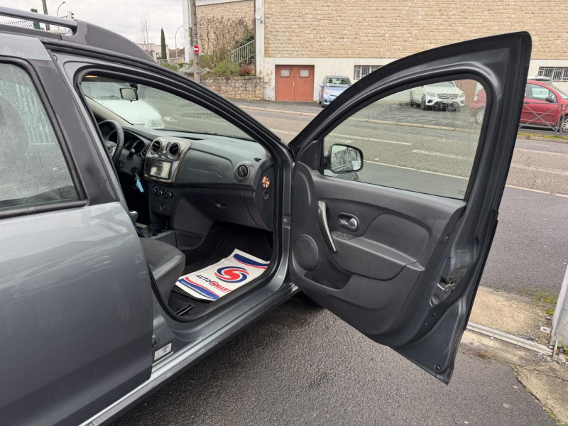 Photo 16 de l'offre de DACIA SANDERO 0.9 TCE - 90 BVA STEPWAY GPS   CLIM   RADAR AR à 12490€ chez Triplo auto