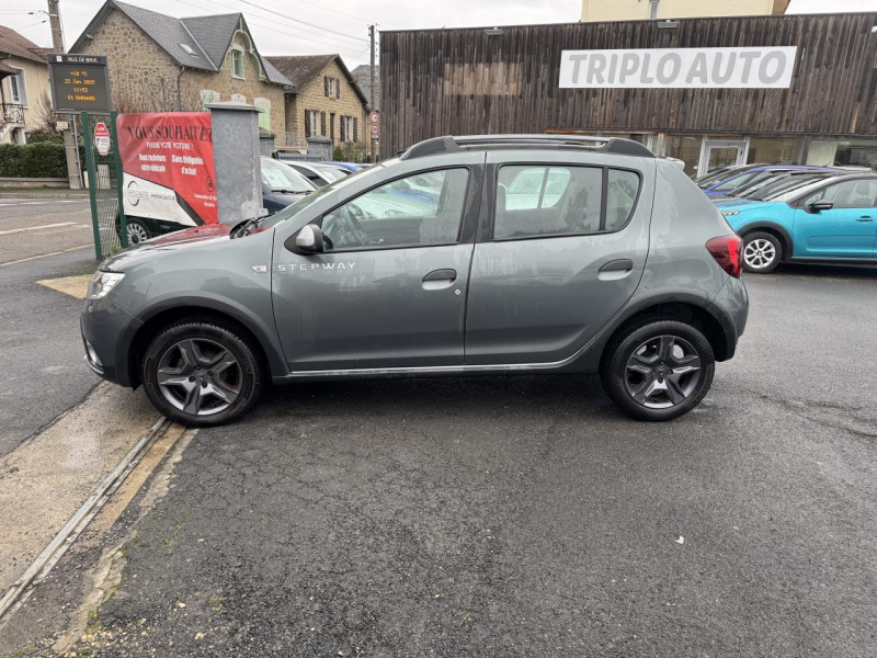 Photo 2 de l'offre de DACIA SANDERO 0.9 TCE - 90 BVA STEPWAY GPS   CLIM   RADAR AR à 12490€ chez Triplo auto