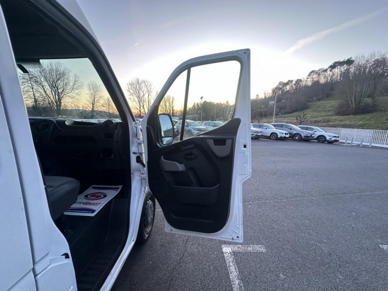 Photo 31 de l'offre de RENAULT MASTER GRAND CONFORT L2H2 2.3 DCI - 110 7 PLACES CABINE APPROFONDIE   TVA RECUPERABLE à 15990€ chez Triplo auto