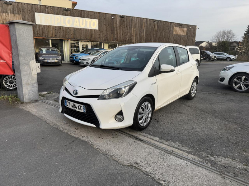 Photo 1 de l'offre de TOYOTA YARIS HYBRIDE 100H - BVA DYNAMIQUE GPS   CAMERA AR   CLIM à 9990€ chez Triplo auto