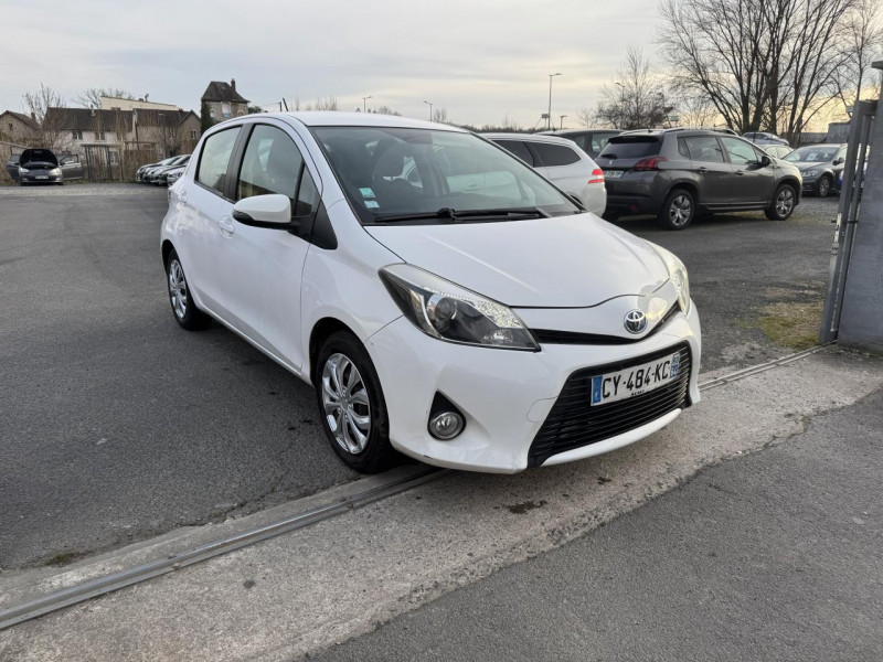 Photo 7 de l'offre de TOYOTA YARIS HYBRIDE 100H - BVA DYNAMIQUE GPS   CAMERA AR   CLIM à 9990€ chez Triplo auto