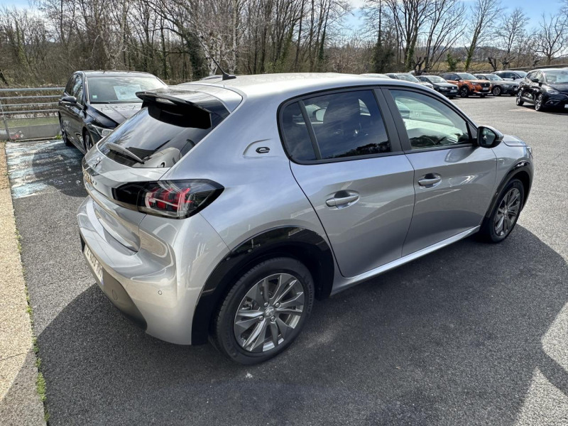 Photo 7 de l'offre de PEUGEOT 208 E-- 136 ACTIVE BUSINESS TVA RECUPERABLE GPS   CARPLAY   RADAR AR   CLIM à 18990€ chez Triplo auto