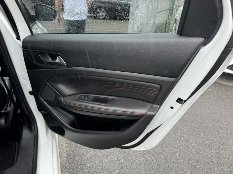 Photo 14 de l'offre de PEUGEOT 308 SW 1.2I PURETECH S&S - 130 GT LINE GPS   CAMERA AR à 11990€ chez Triplo auto