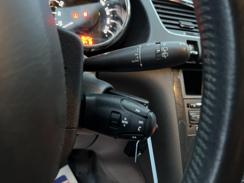 Photo 49 de l'offre de PEUGEOT 3008 1.2I PURETECH S&S - 130 ALLURE GPS   CLIM   ATTELAGE à 12490€ chez Triplo auto