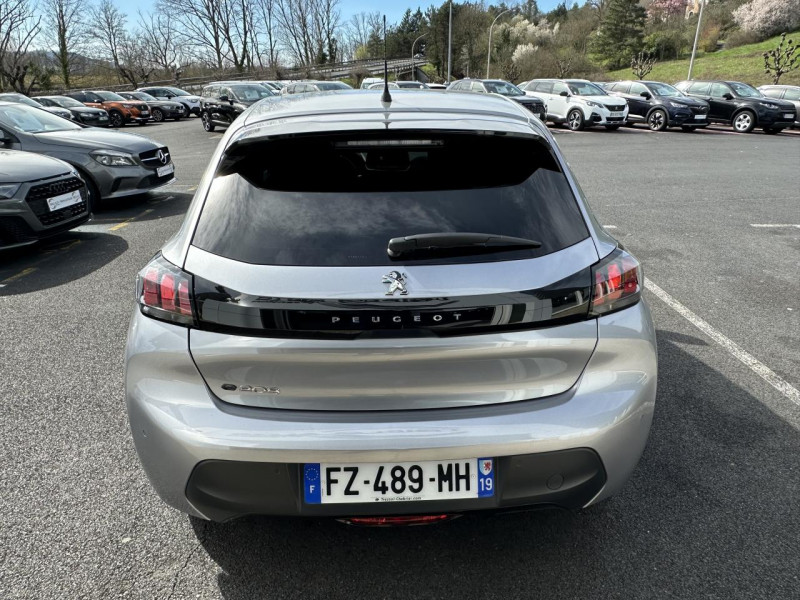 Photo 6 de l'offre de PEUGEOT 208 E-- 136 ACTIVE BUSINESS TVA RECUPERABLE GPS   CARPLAY   RADAR AR   CLIM à 18990€ chez Triplo auto