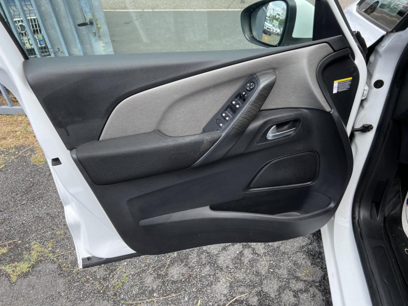 Photo 42 de l'offre de CITROEN C4 PICASSO 1.2 PURETECH - 130 S&S FEEL GPS   CLIM à 11990€ chez Triplo auto