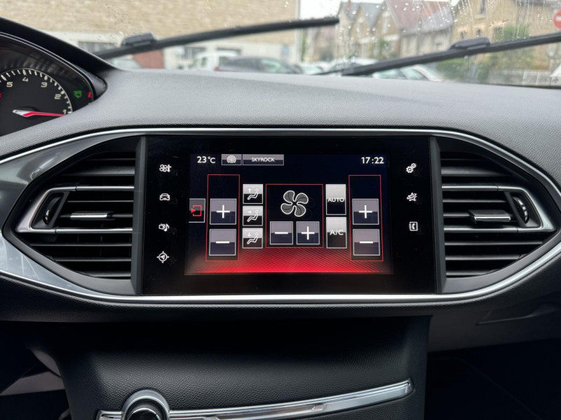 Photo 40 de l'offre de PEUGEOT 308 SW 1.2I PURETECH S&S - 130 GT LINE GPS   CAMERA AR à 11990€ chez Triplo auto