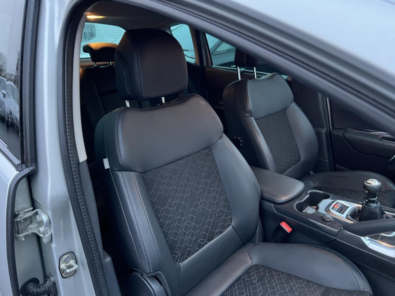Photo 12 de l'offre de PEUGEOT 3008 1.2I PURETECH S&S - 130 ALLURE GPS   CLIM   ATTELAGE à 12490€ chez Triplo auto