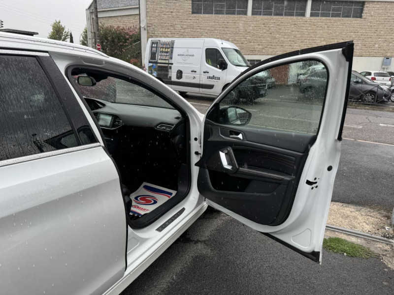 Photo 18 de l'offre de PEUGEOT 308 SW 1.2I PURETECH S&S - 130 GT LINE GPS   CAMERA AR à 11990€ chez Triplo auto