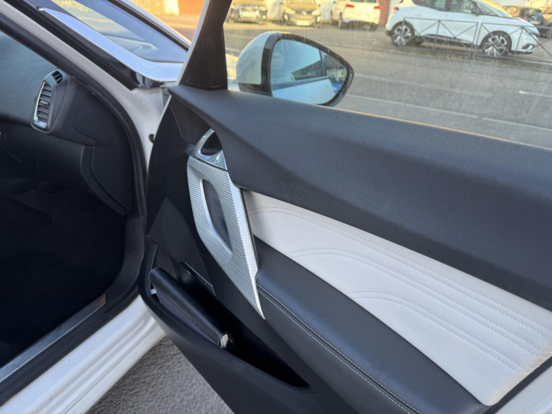 Photo 17 de l'offre de DS DS 5 2.0 HDI FAP - 160 SPORT CHIC GPS   CLIM   TOIT PANORAMIQUE à 7990€ chez Triplo auto