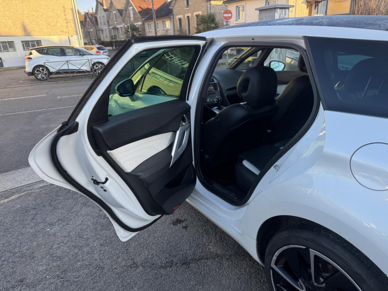 Photo 19 de l'offre de DS DS 5 2.0 HDI FAP - 160 SPORT CHIC GPS   CLIM   TOIT PANORAMIQUE à 7990€ chez Triplo auto