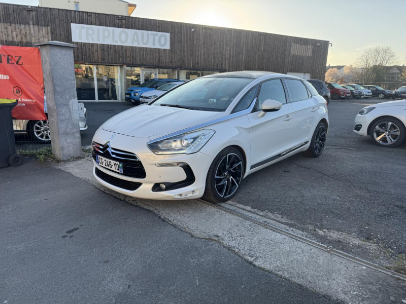 Photo 1 de l'offre de DS DS 5 2.0 HDI FAP - 160 SPORT CHIC GPS   CLIM   TOIT PANORAMIQUE à 7990€ chez Triplo auto